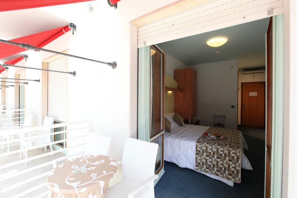 Hotel Derby S Jesolo Extérieur photo